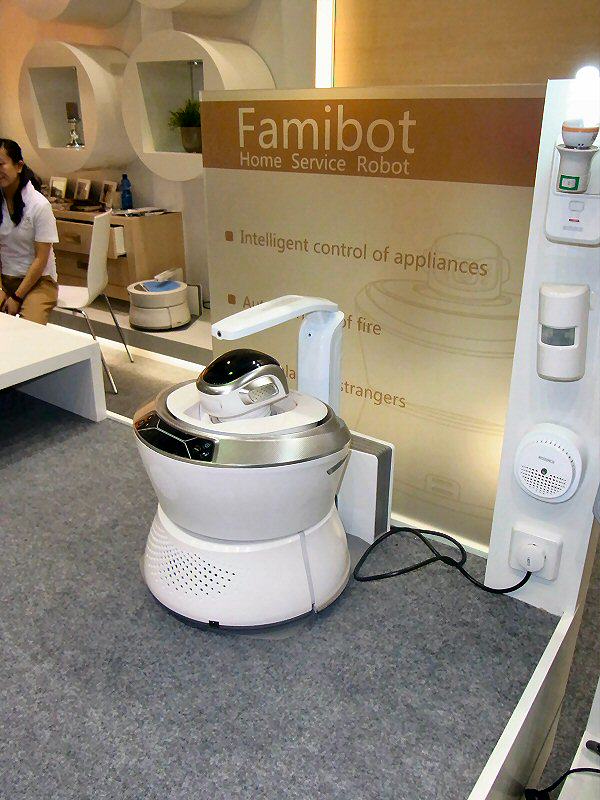 Tecnología avanzada en un robot para tareas del hogar se llama Famibot